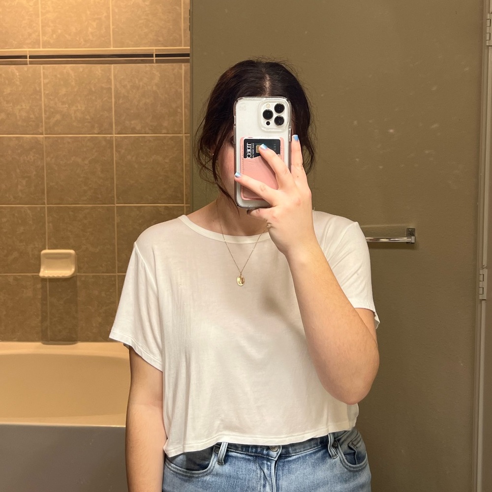White crop teeshirt. Very soft! Only worn once. American eagle